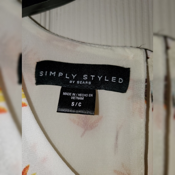 Simply Styled by Sears Top - Picture 3 of 3